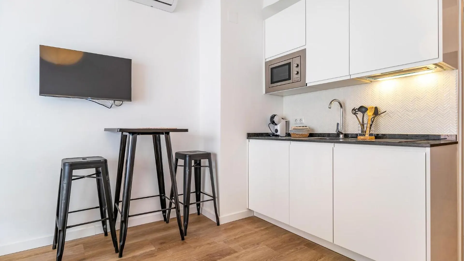Beautiful Apartment In Torremolinos With Kitchen 0*,